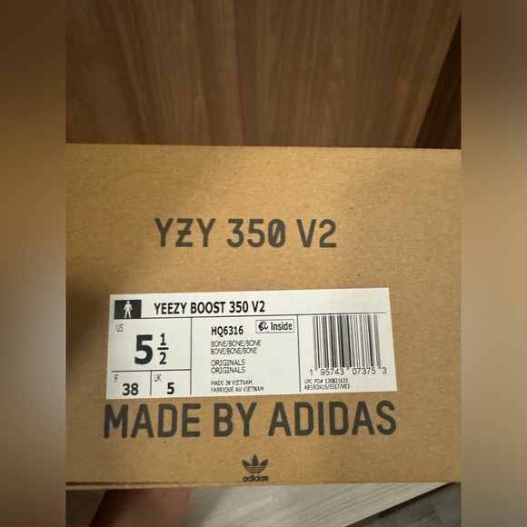 YEEZY Boost 350 V2 - Picture 6 of 8
